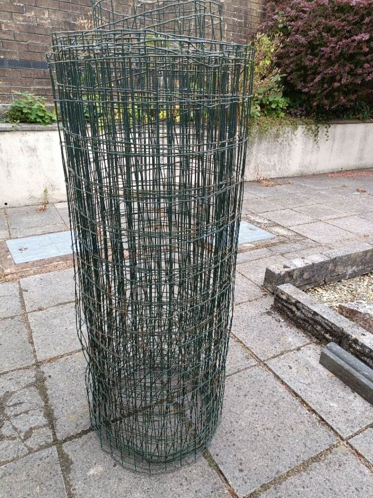 Green Wire Garden Fencing Roll – New Condition - PRICE REDUCED