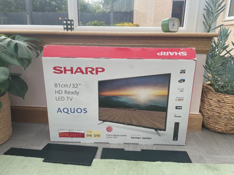 SHARP AQUOS 2016 32 INCH TV