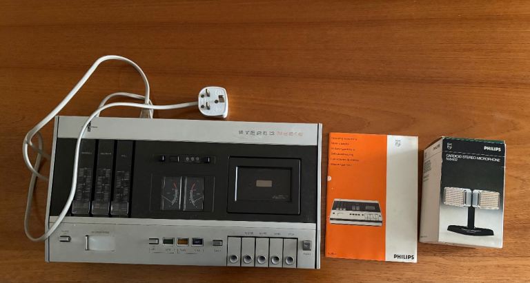 Philips N2537 Cassette Deck with Boxed Headphones