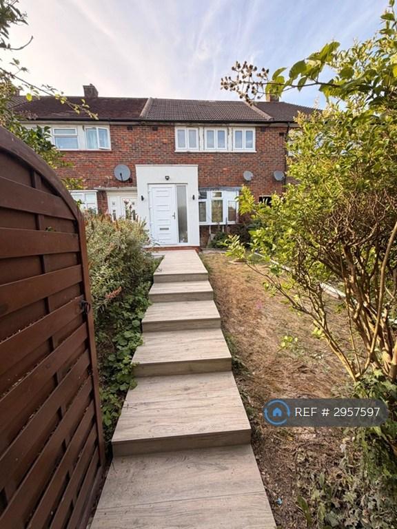 3 bedroom house in Reston Path, Borehamwood, WD6 (3 bed) (#2957597)