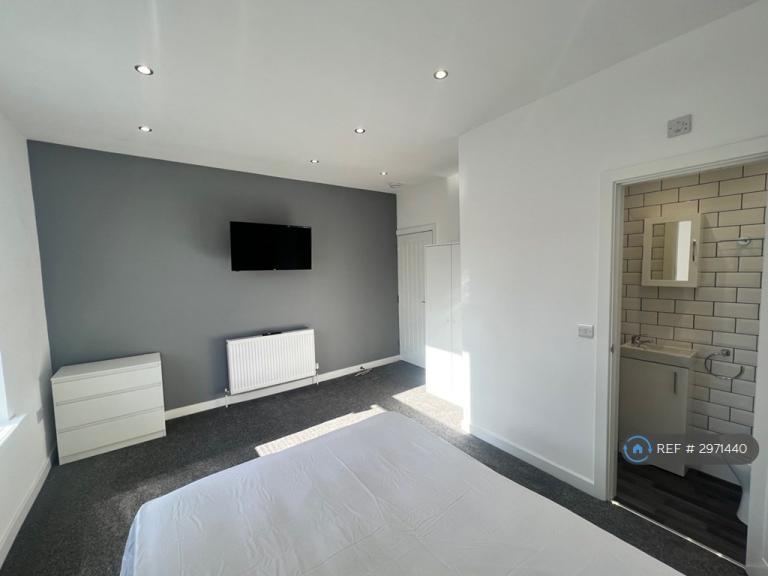 1 bedroom in Lime Grove, Denton, Manchester, M34 (#2971440)