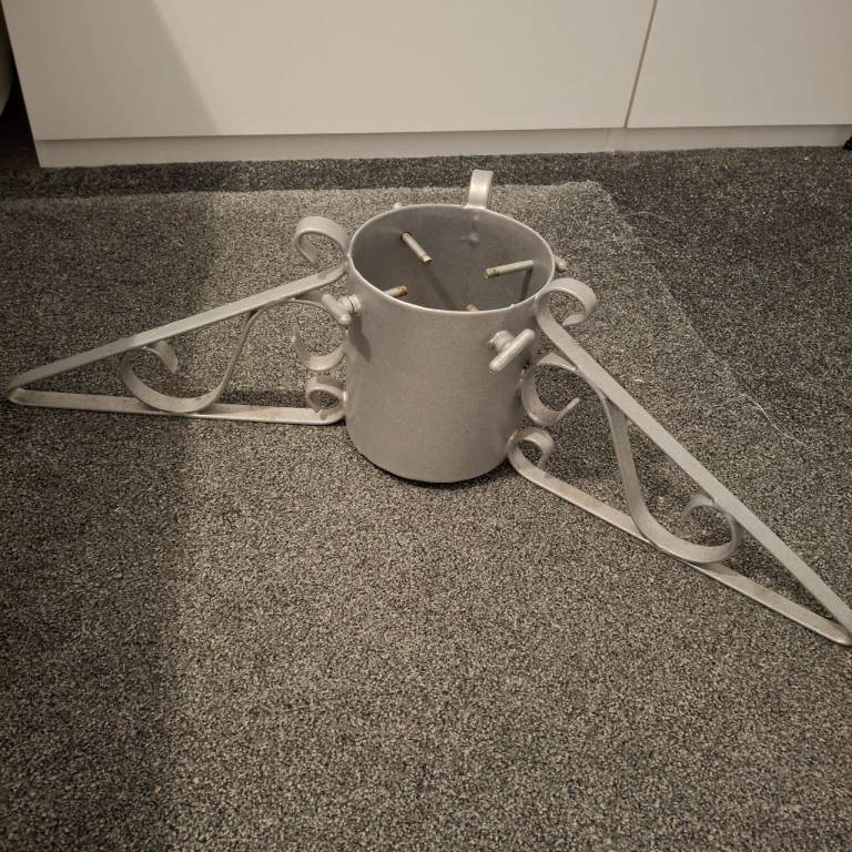 Garden Pride Christmas Tree Stand – Silver, Excellent Condition