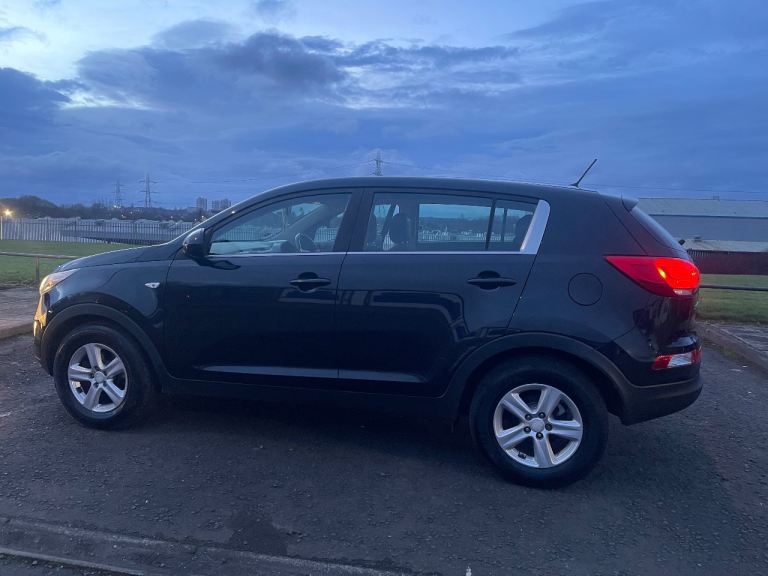 Black Kia SPORTAGE, SUV Estate, 2014, Manual, 1685 (cc), 5 doors 5 seats family car 