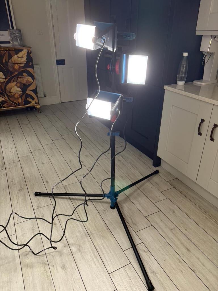 Tripod and sets of lights