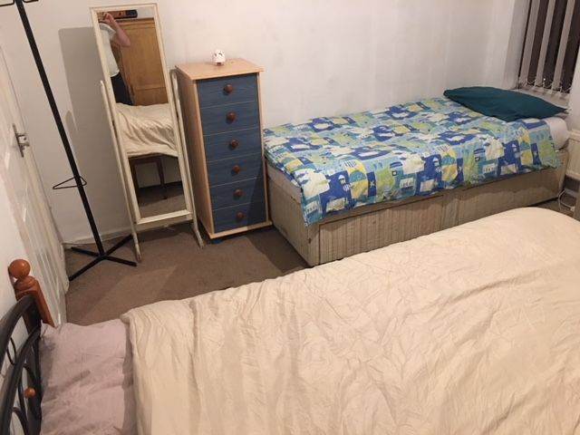 Cosy Twin room (with 2 beds) next to University