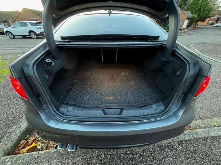 Jaguar XF 2.0d Portfolio Auto Euro 6 (s/s) 4dr 2016 (66 Reg) FSH - only 1 previous owner