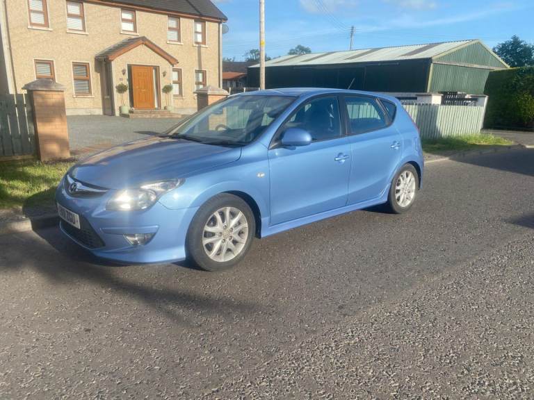 2011 hyundai i30 1.6 crdi diesel full year mot £35tax nice ee car