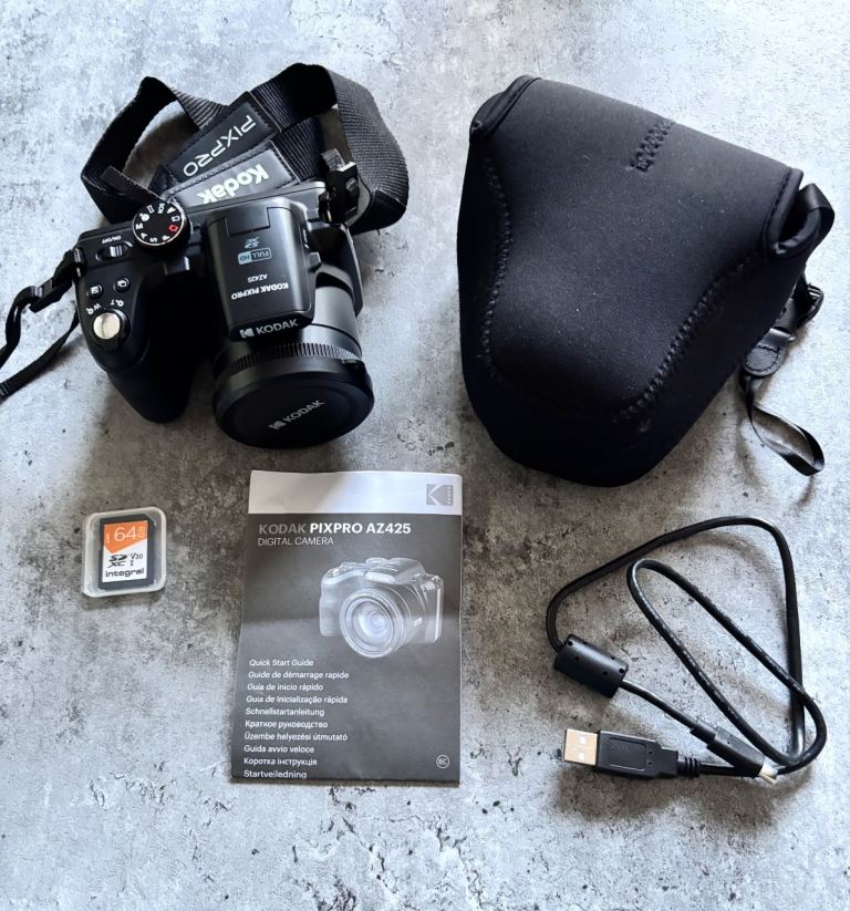 Kodak PIXPRO AZ425 Bridge Camera – Like New + Free Carry Case