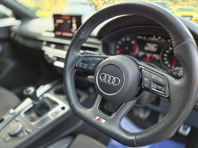 AUDI A4 AVANT 2.0 TFSI 35 Black Edition 2019