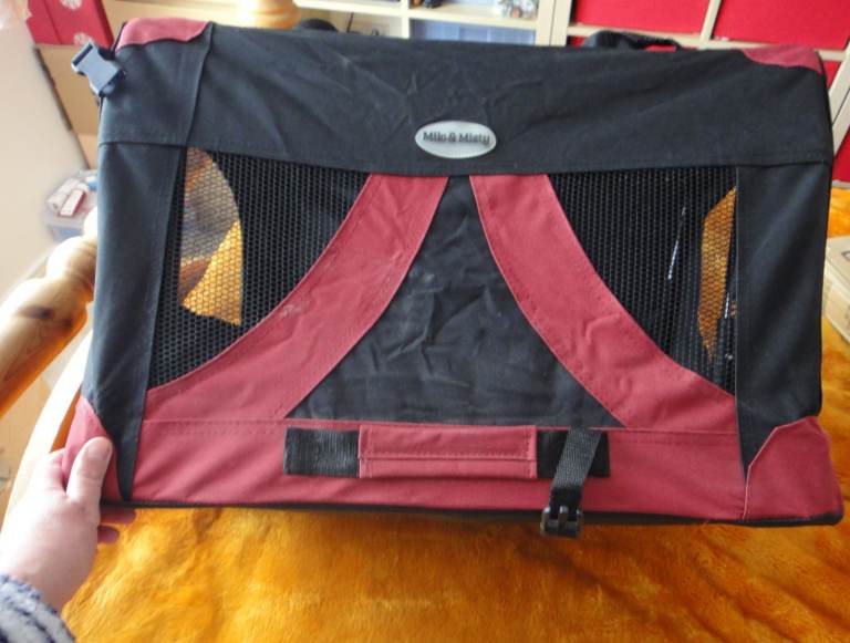 MILO & MISTY FABRIC PET CARRIER Medium Sized Folds for Storage Fleece Mat