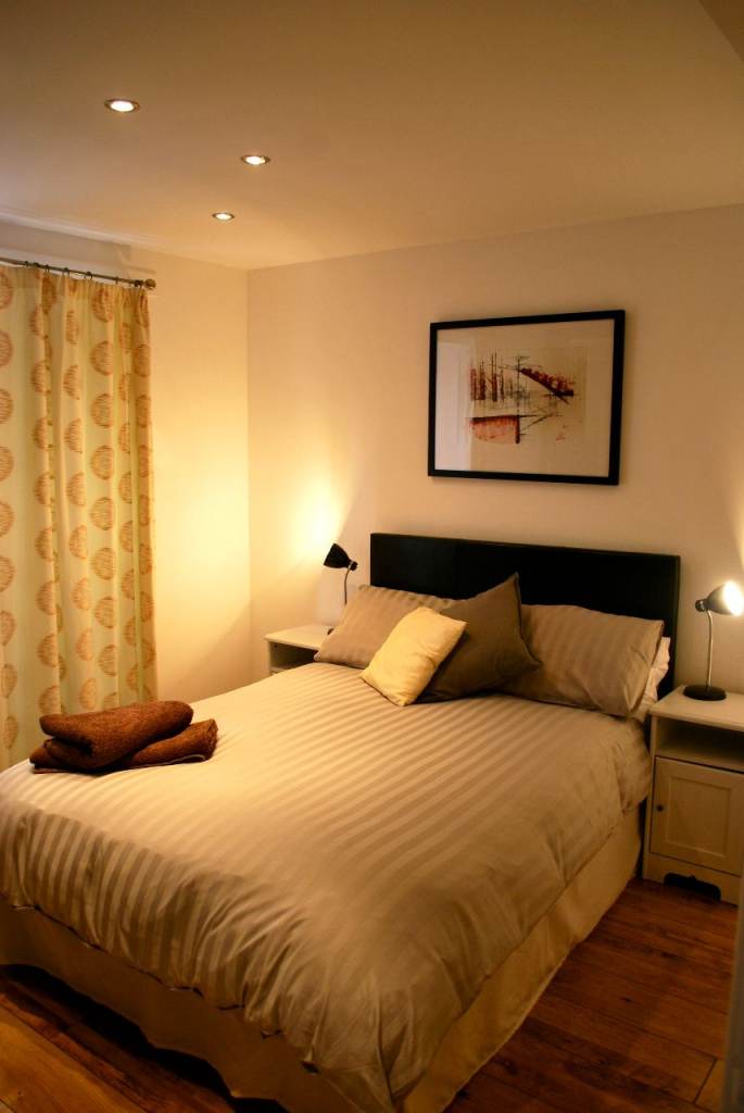 Spacious 2 bedroom flat with private entrance, incl. WIFi, private outside area and 1 parking space