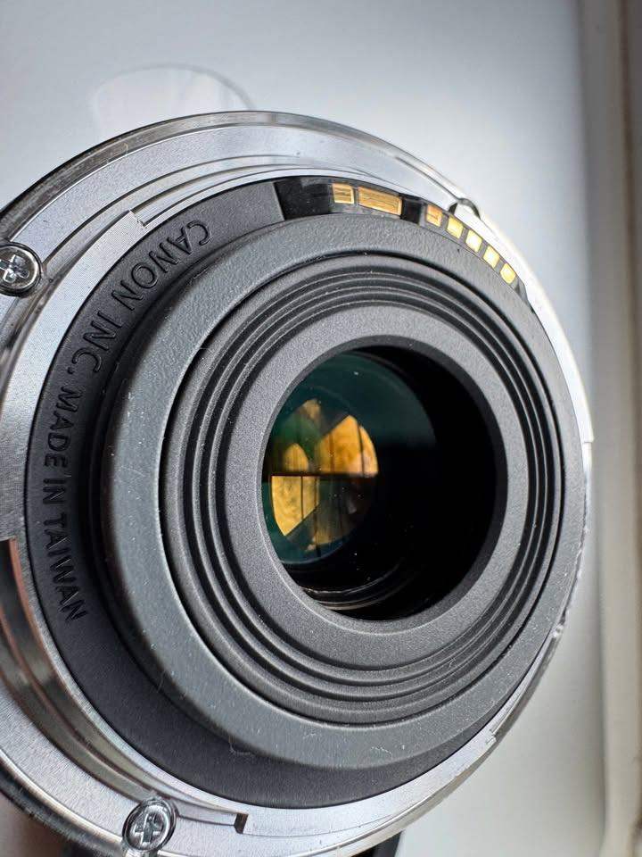 Canon EF-S 60mm f/2.8 USM Macro Lens – Sharp, Compact, Good Condition