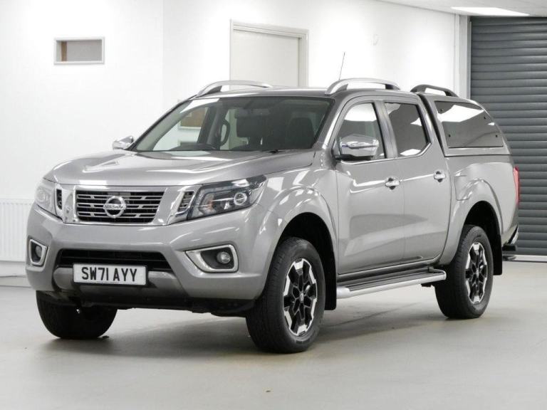 71 NISSAN NAVARA 2.3 DCI 190 BHP TEKNA EDITION 4WD AUTOMATIC ( GLAZED CANOPY )