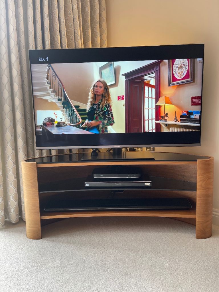 Tom Schneider Glide TV Media “cabinet.”