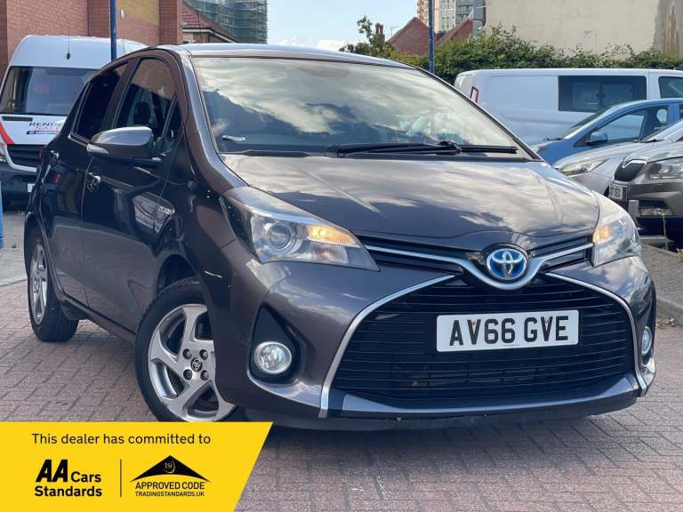 2016 Toyota Yaris 1.5 VVT-h Icon Hatchback 5dr Petrol Hybrid E-CVT Euro 6 (101 ps) HATCHBACK Petr...