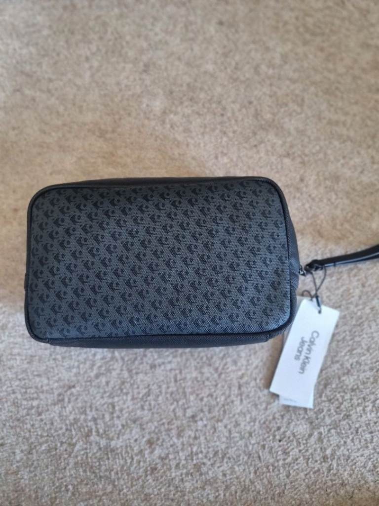 Calvin Klein Jeans Small Grey Pouch Bag – Brand New with Tags