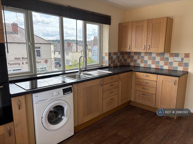 2 bedroom flat in Snape Hill Lane, Dronfield, S18 (2 bed) (#2991093)