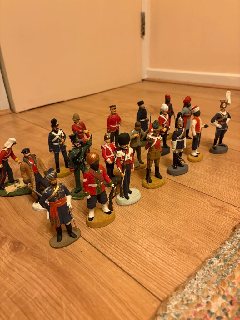 24 Hand Painted Pewter Model Soldiers – "Soldiers of the Queen" Series