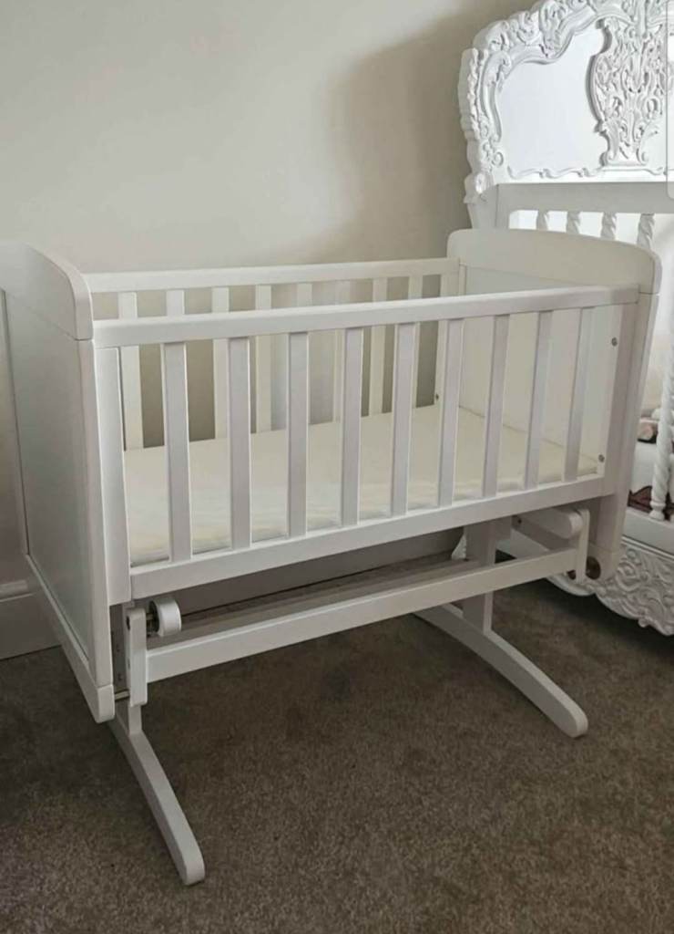 Brand new glider  crib 