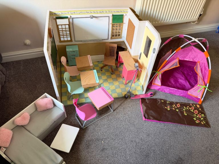 Our Generation - School, dolls, camping and accessories 