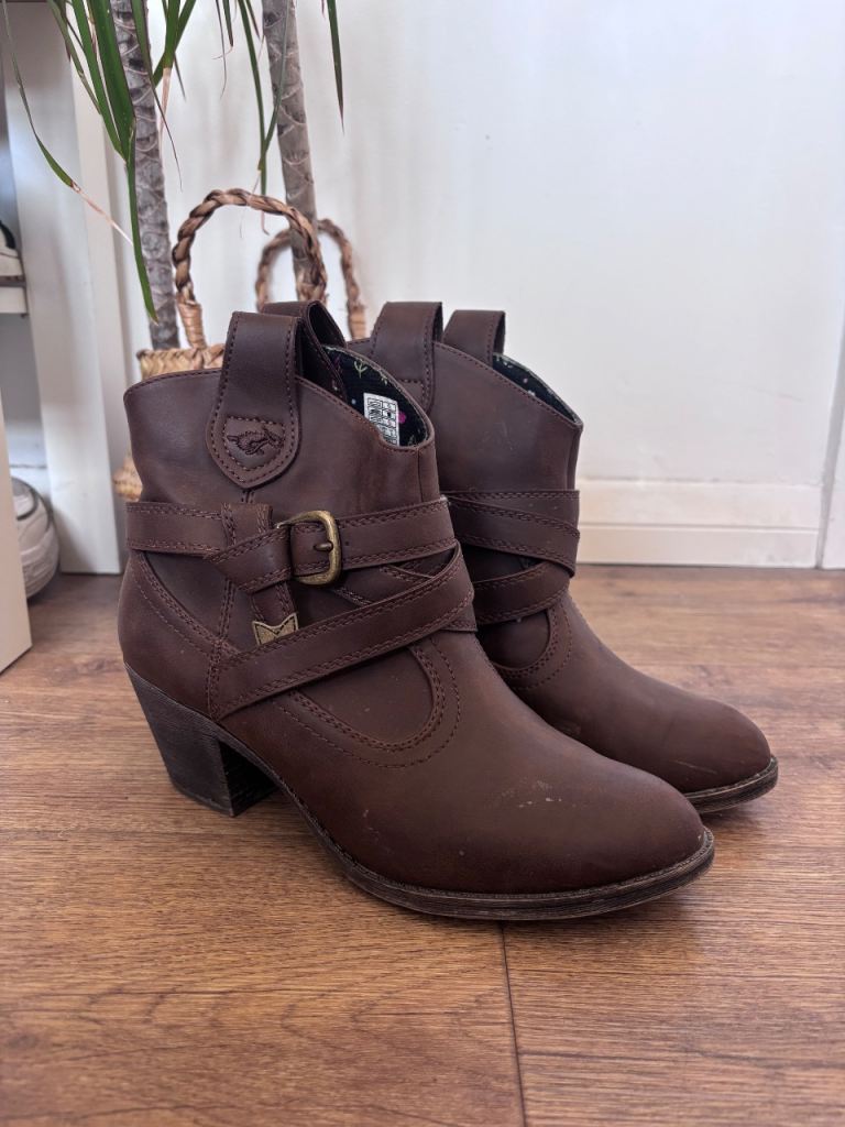 RocketDog Brown Ankle Cowboy Boots – Good Condition