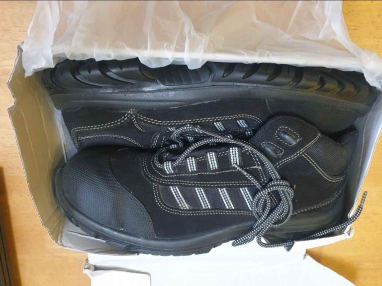 MENS SIZE 12 SAFETY WORK BOOTS