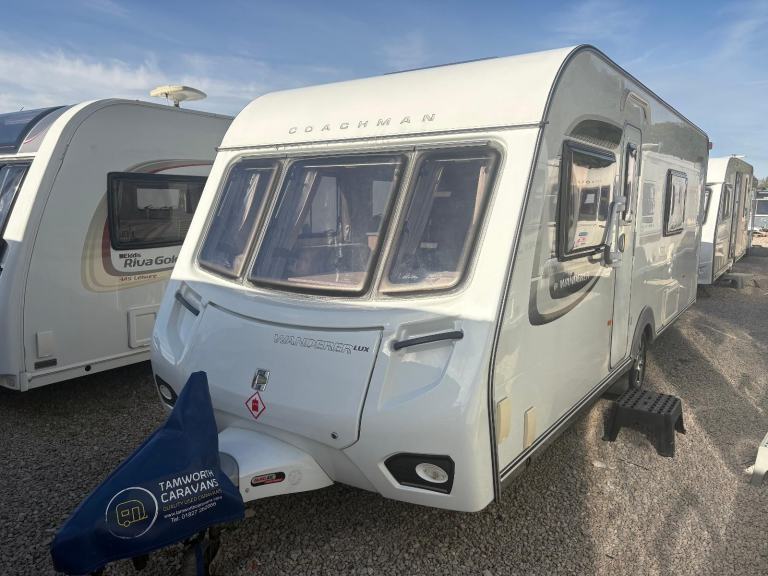 COACHMAN WANDERER 18/4 - FIXED SINGLE BEDS + END WASHROOM + MOTORMOVER