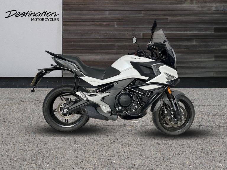2025 Cf Moto Mt 700MT Petrol white 6 Speed