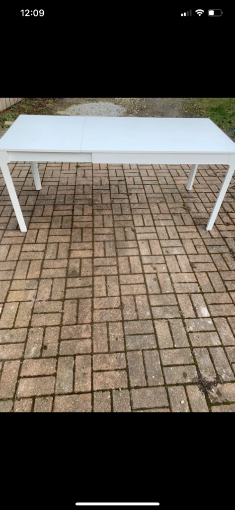 Extending White table 