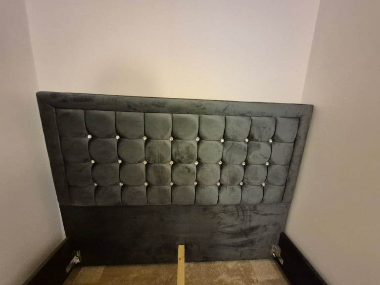 King size bed in grey suede 