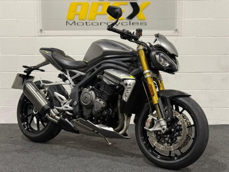 Triumph Speed Triple 1 OWNER! BLUETOOTH! HEATED GRIPS! CRUISE CONTROL