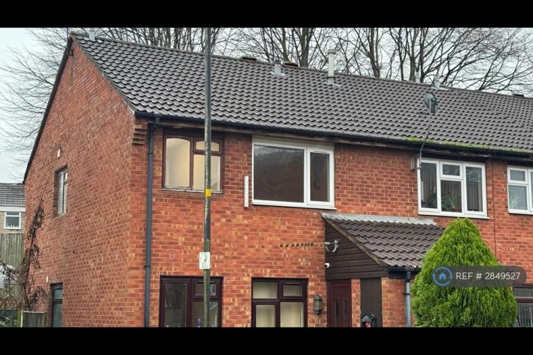 1 bedroom flat in Harrowby Drive, Tipton, DY4 (1 bed) (#2849527)