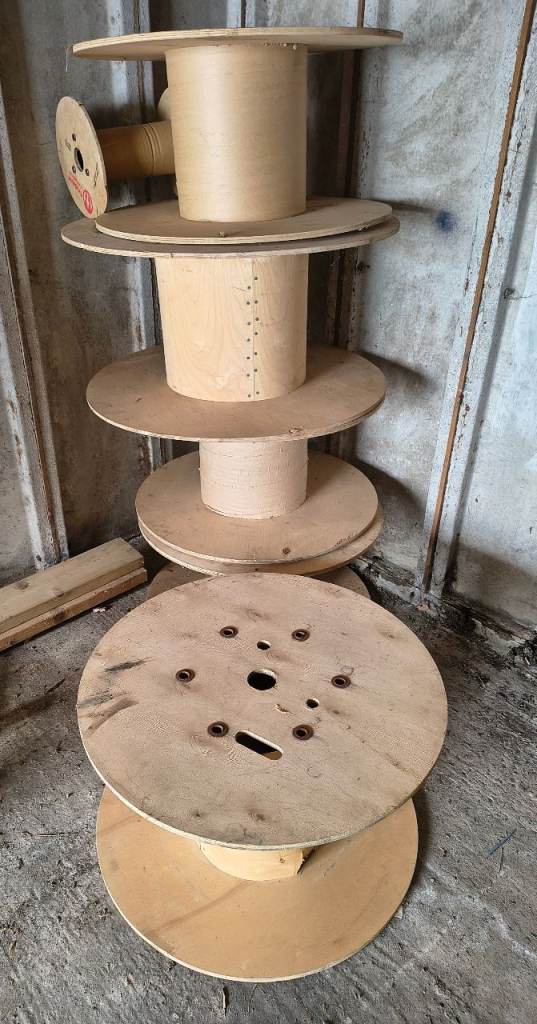Cable reel drum coffee table 