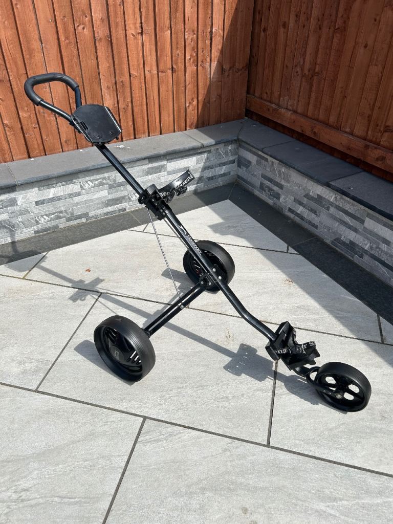 SLAZENGER 3 WHEELED GOLF TROLLEY. Size : Adult  -  Colour : Black.