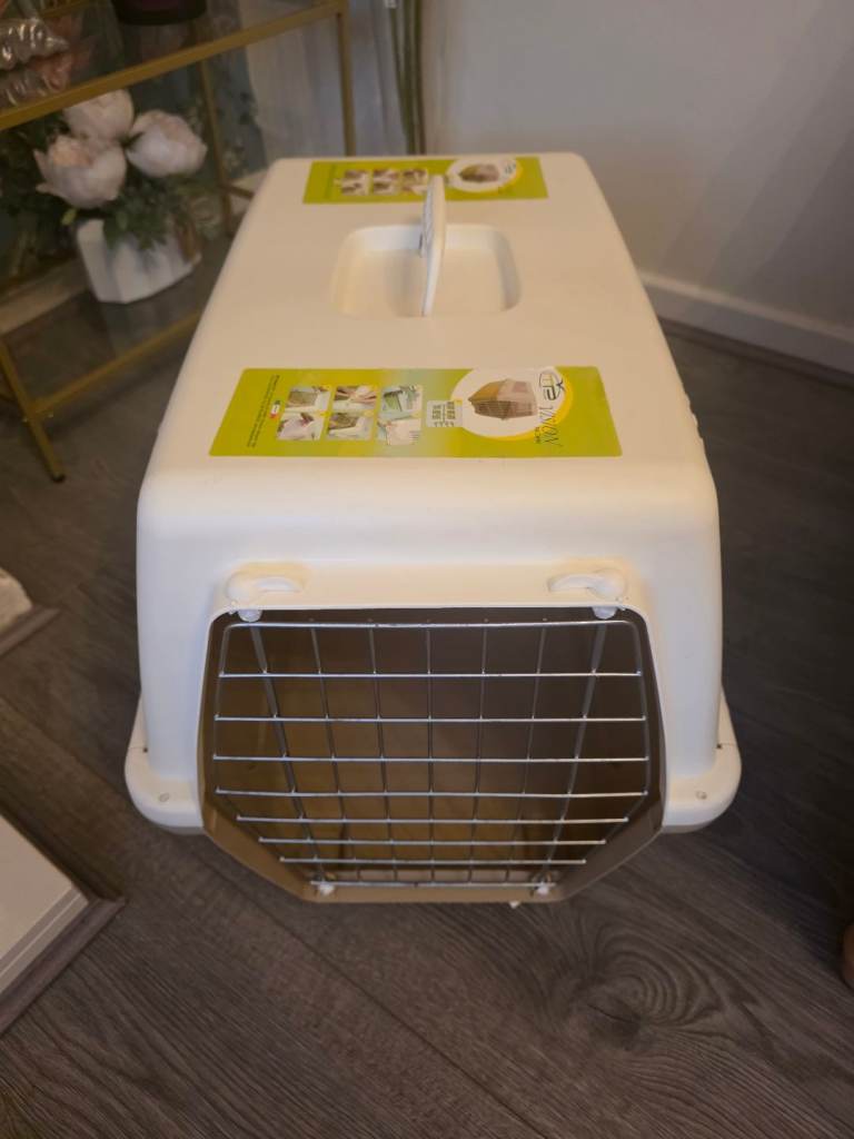 Cat carrier 