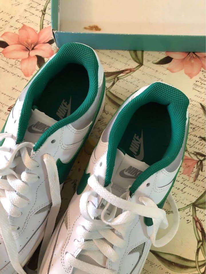 Nike trainers size 6 brand new no box