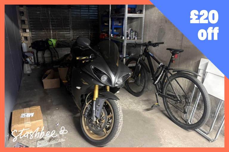 Garage to rent in London (W11) | Stashbee