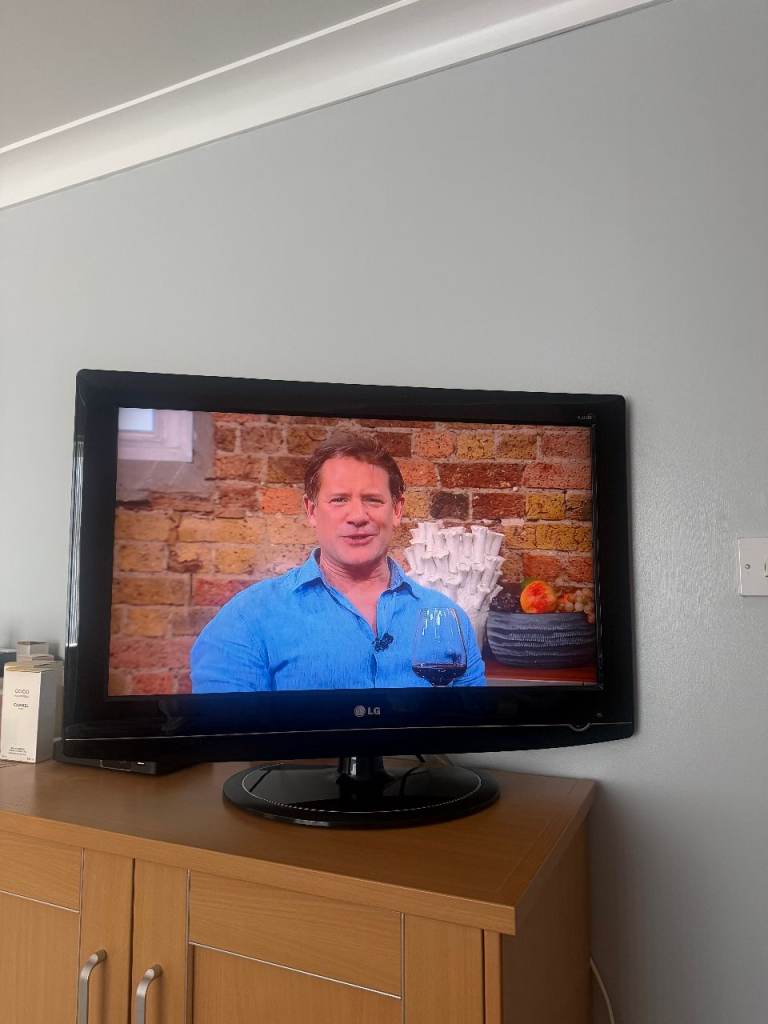 LG Flat Screen TV – Good Condition