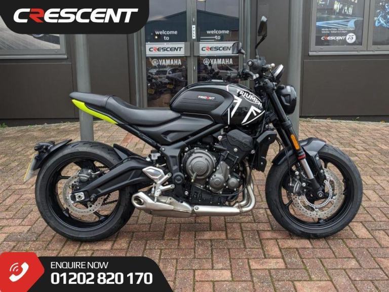 TRIUMPH TRIDENT 660 2024 - BLACK - HEATED GRIPS- 2 SERVICE STAMPS - QUICKSHIFTER