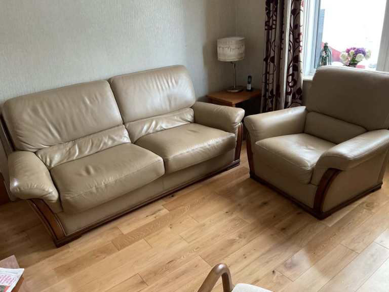 Ferrari Divani Leather Sofa and Armchair Suite – Good Condition