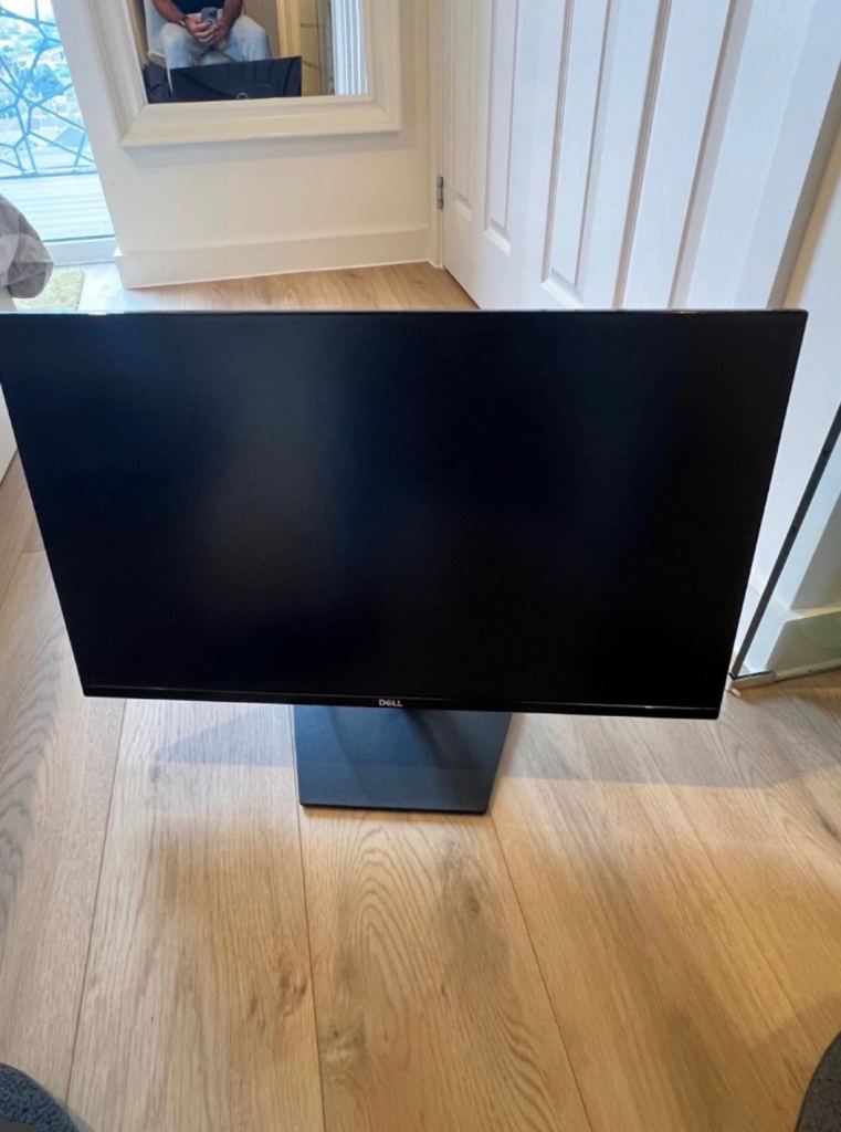 Dell Computer Monitor – Good Condition