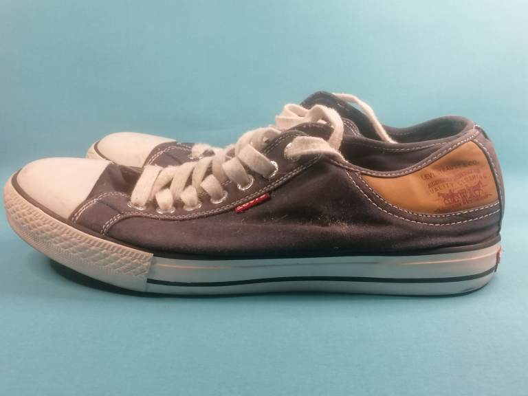 Good Condition Levis Sneakers Uk- size 9 Mens Stan Buck Canvas Blue Tan Leather Trim.