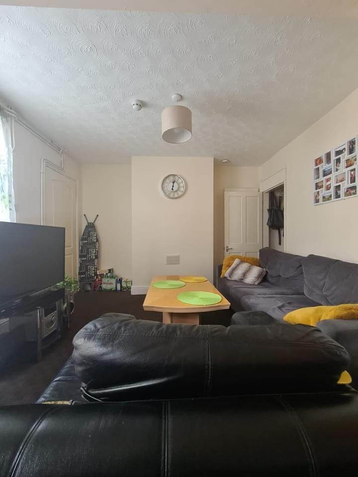 1-BEDROOM GARDEN FLAT TO LET - NEAR CITY CENTRE