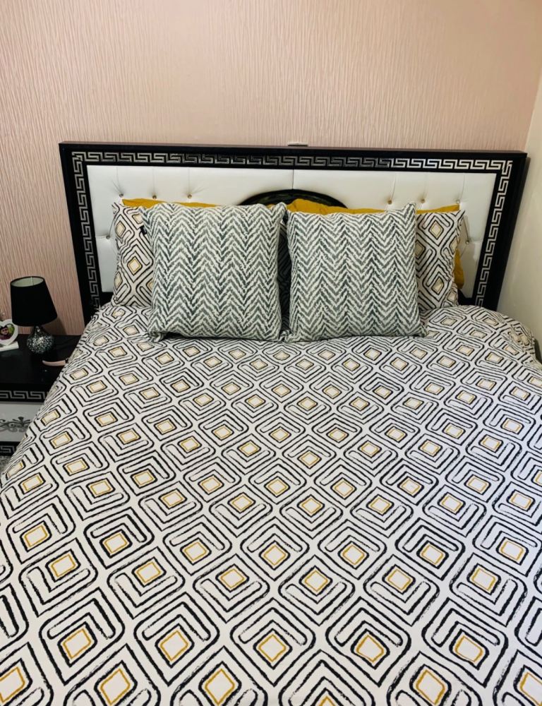 ‼️Urgent ‼️Matching full set bedroom furniture 