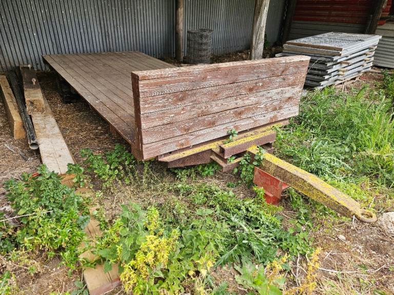 Flatbed farm trailer
