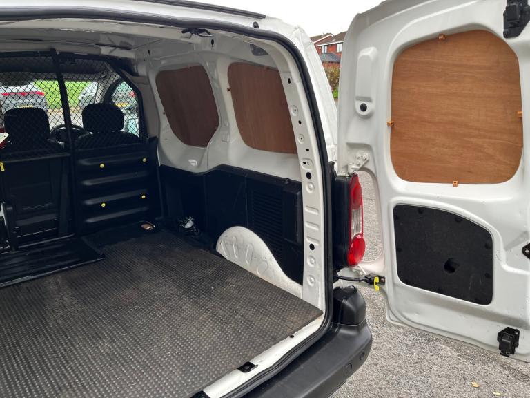 2018 68 PEUGEOT PARTNER 1.6 BLUEHDI 651 SE L1 H1 WHITE PANEL VAN 1 OWNER FSH