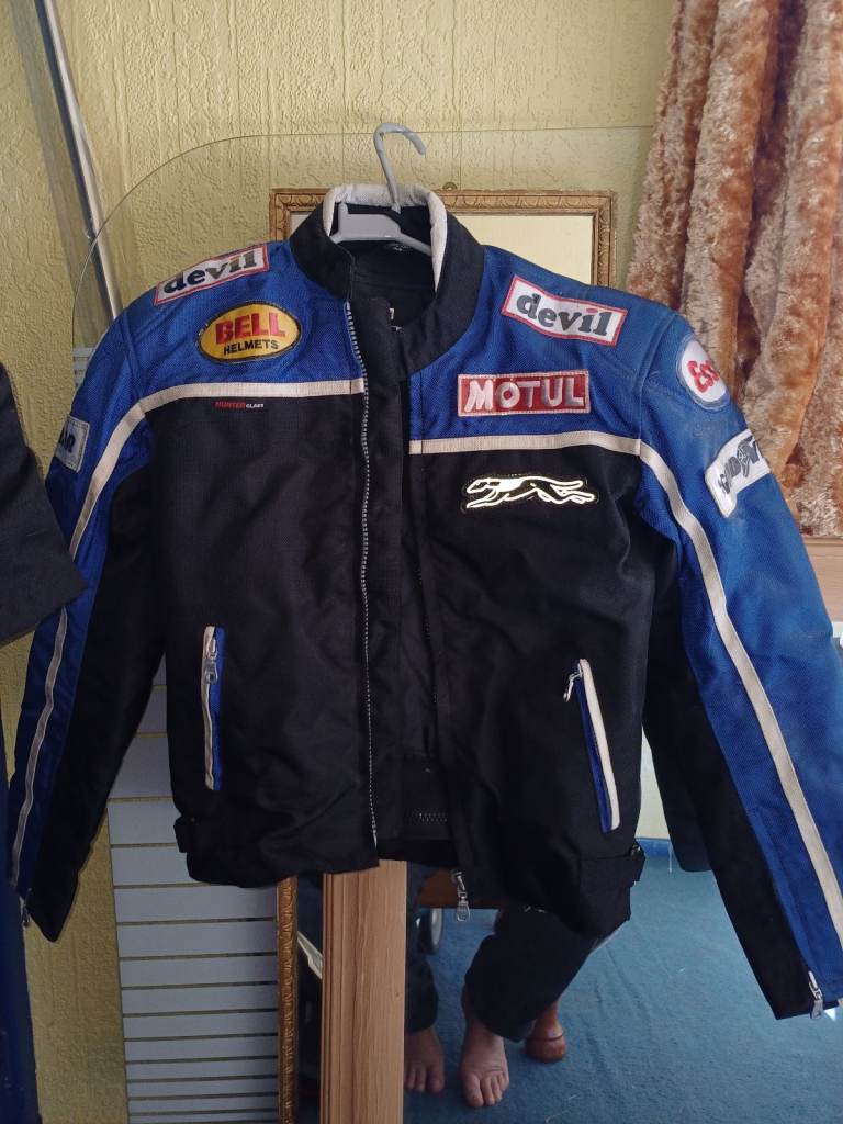 REDUCED!!!!Leathers xs hunter