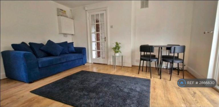 2 bedroom flat in Leamington Park, Acton, W3 (2 bed) (#2866830)