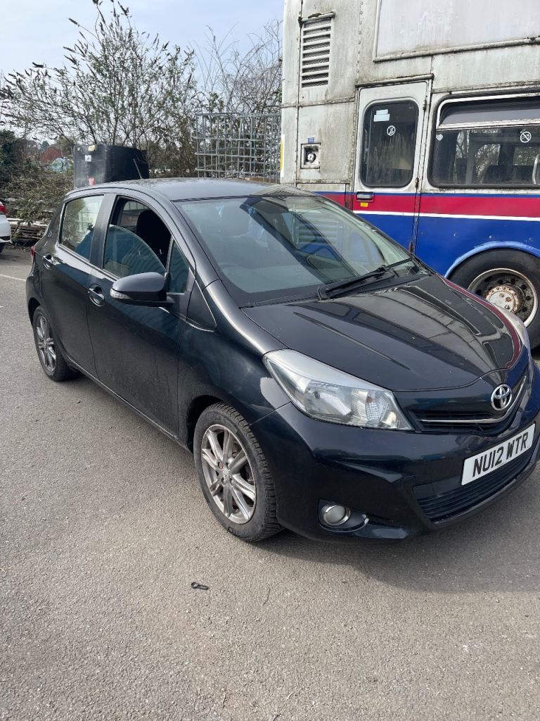 Toyota Yaris 1.3 vvti, petrol , manual , long mot 
