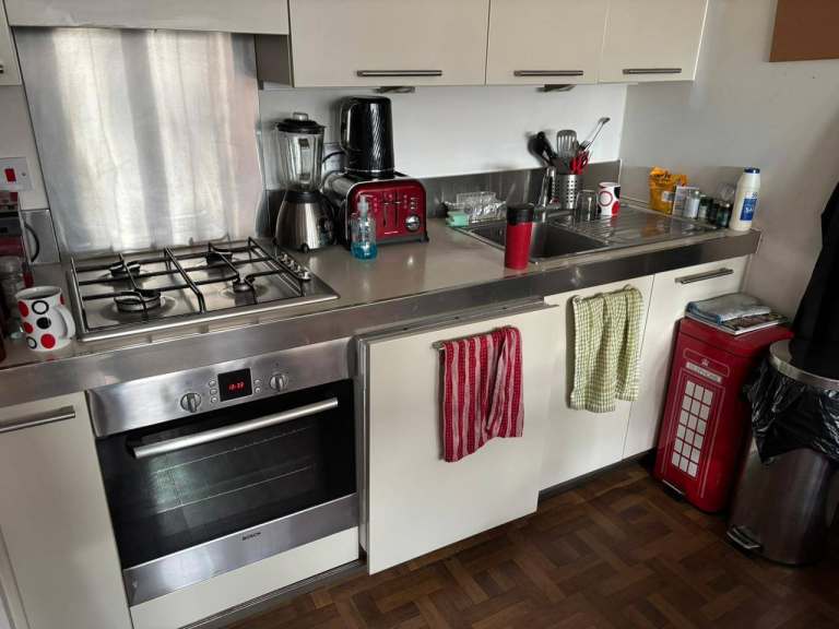 FLAT TO LET SHORT OR LONG TERM 10 MIN WALK WOOLWICH 